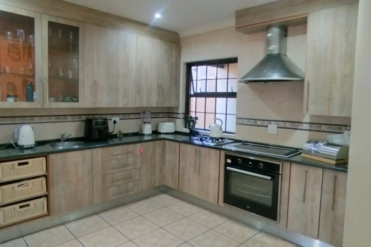 Beautiful and spacious! - Photo 5