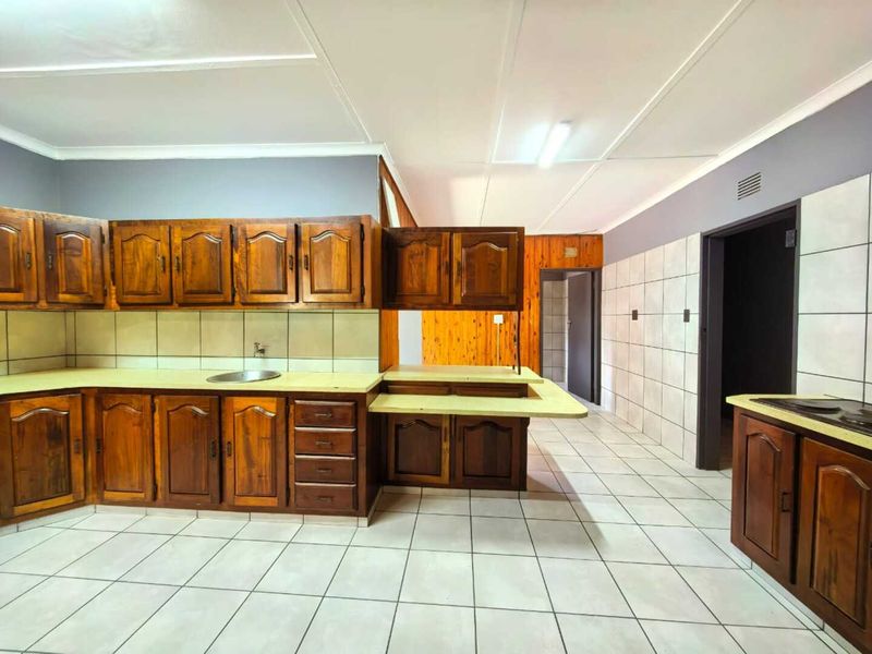 Stunning property for sale in Sasolburg in a prime area at a give away price!! - Photo 10