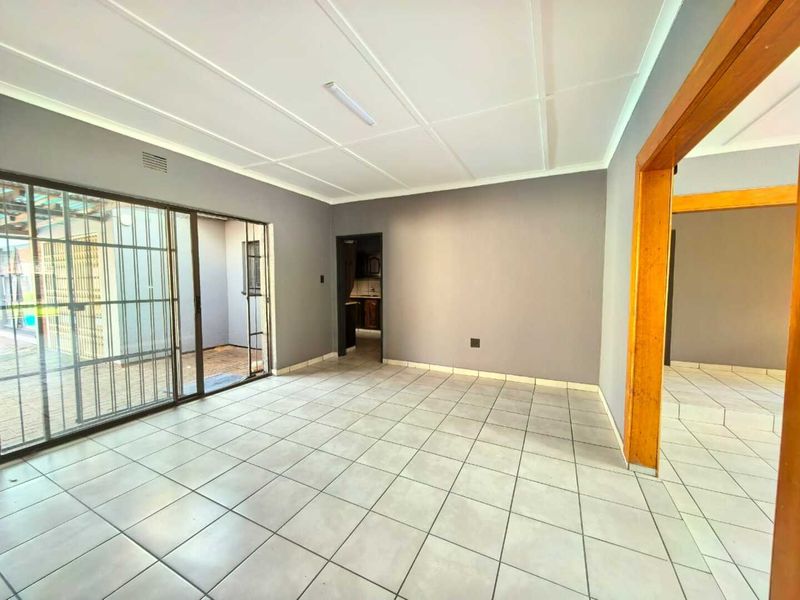 Stunning property for sale in Sasolburg in a prime area at a give away price!! - Photo 6