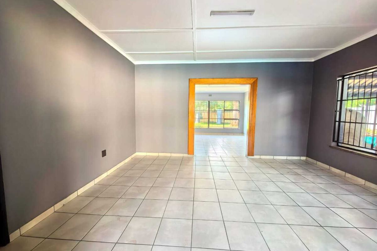 Stunning property for sale in Sasolburg in a prime area at a give away price!! - Photo 5