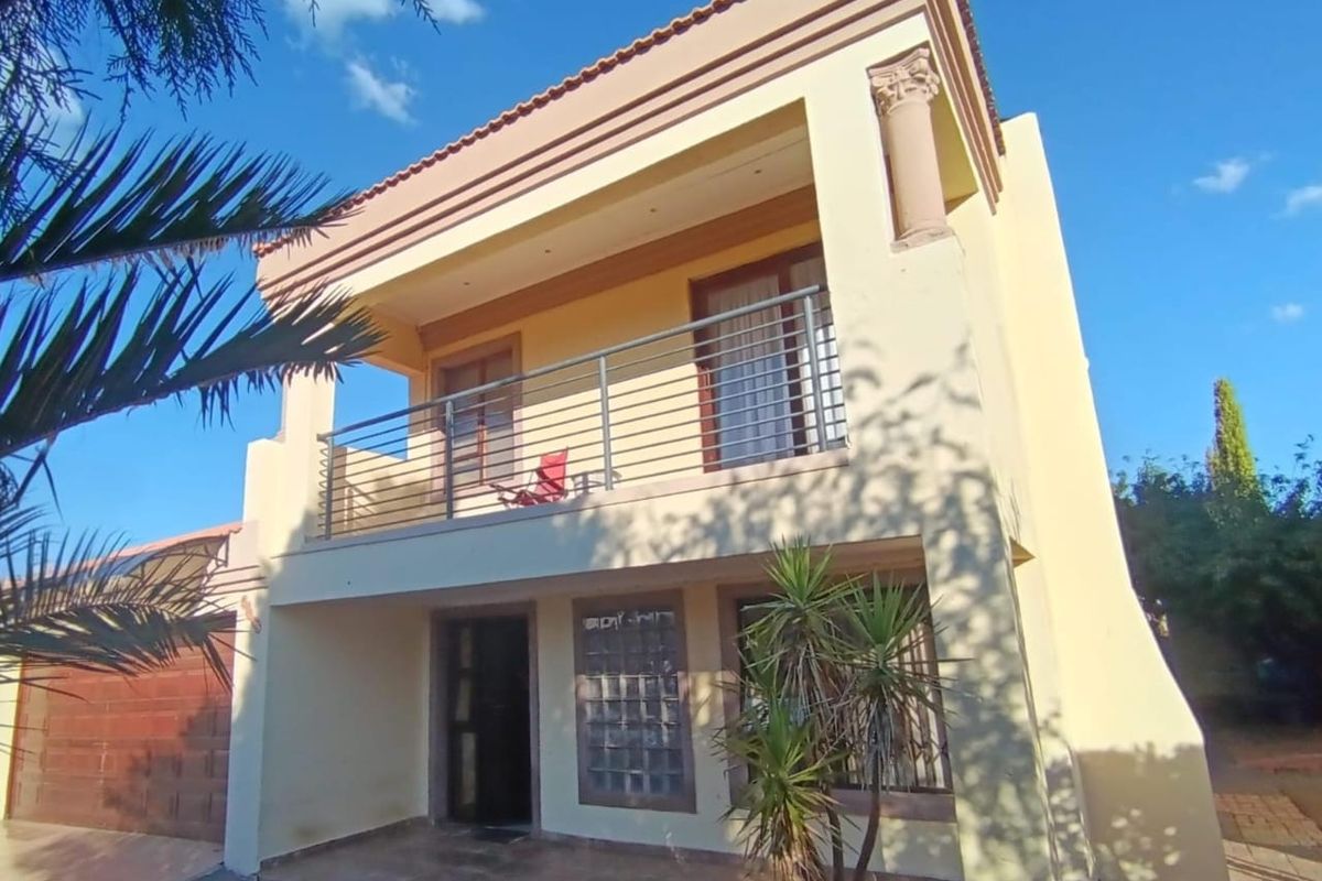 Immaculate 4 bedroom double Storey Home for sale in Vista Park - Photo 2