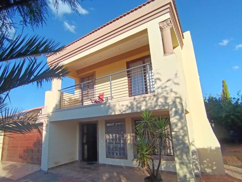 Immaculate 4 bedroom double Storey Home for sale in Vista Park - Photo 2