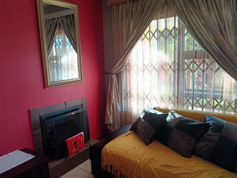 Immaculate 4 bedroom double Storey Home for sale in Vista Park - Photo 9
