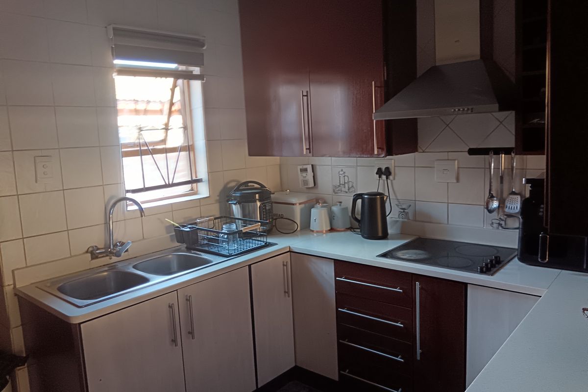 Immaculate 4 bedroom double Storey Home for sale in Vista Park - Photo 5