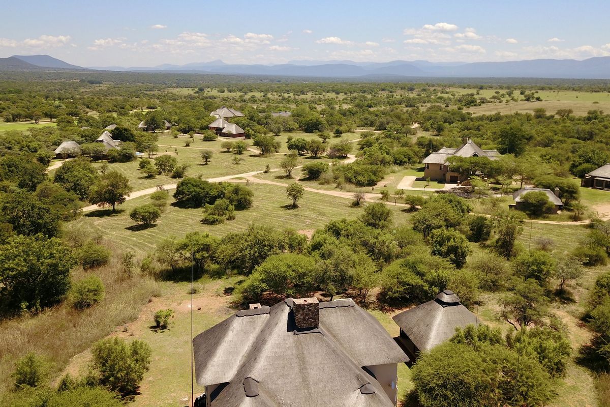 Luxury Bushveld Retreat with Panoramic Waterberg Views in Zebula Golf Estate - Photo 4