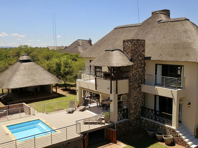 Luxury Bushveld Retreat with Panoramic Waterberg Views in Zebula Golf Estate - Photo 2