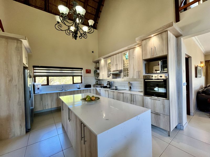 Luxury Bushveld Retreat with Panoramic Waterberg Views in Zebula Golf Estate - Photo 8