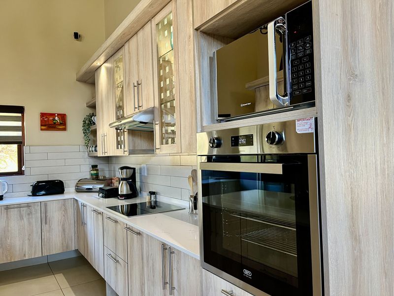 Luxury Bushveld Retreat with Panoramic Waterberg Views in Zebula Golf Estate - Photo 10