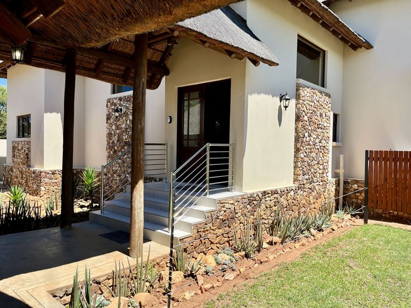 Luxury Bushveld Retreat with Panoramic Waterberg Views in Zebula Golf Estate - Photo 6