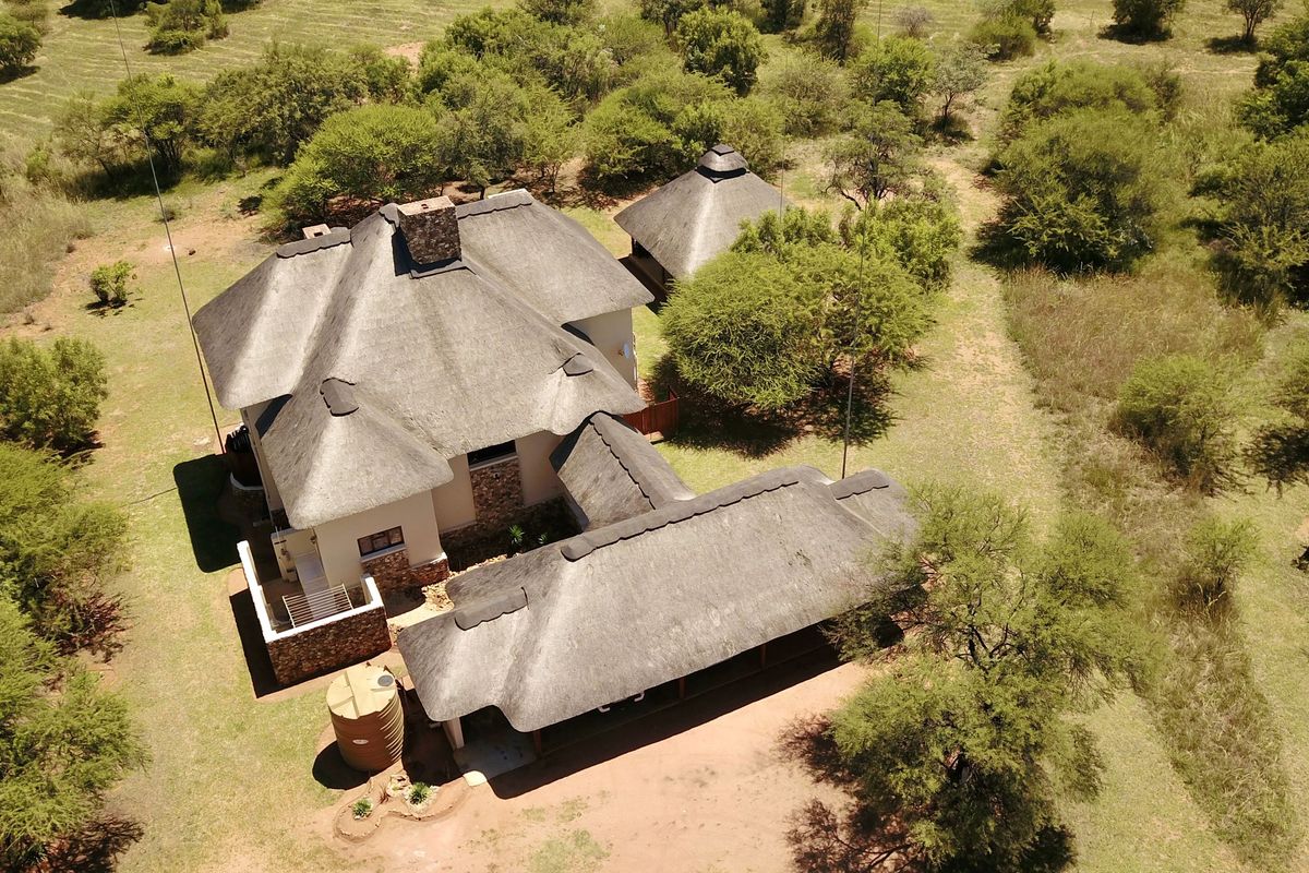 Luxury Bushveld Retreat with Panoramic Waterberg Views in Zebula Golf Estate - Photo 5