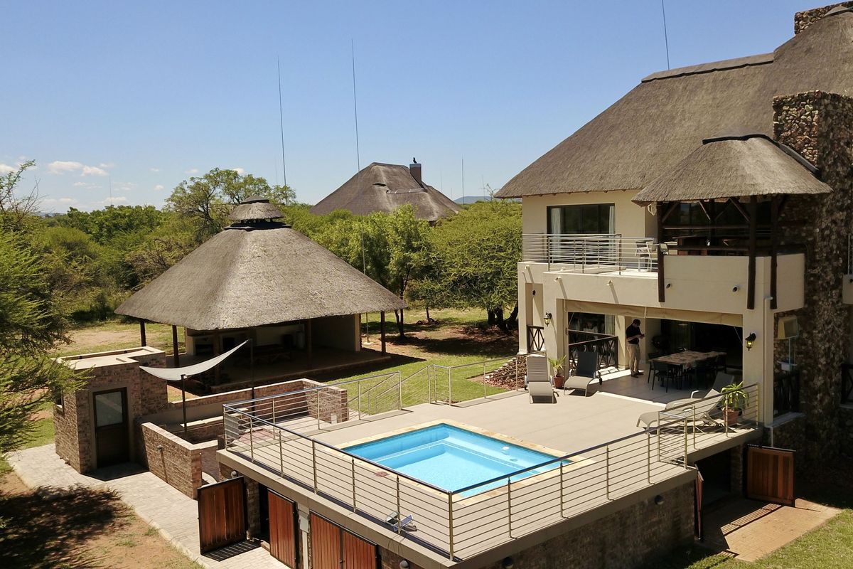 Luxury Bushveld Retreat with Panoramic Waterberg Views in Zebula Golf Estate - Photo 3
