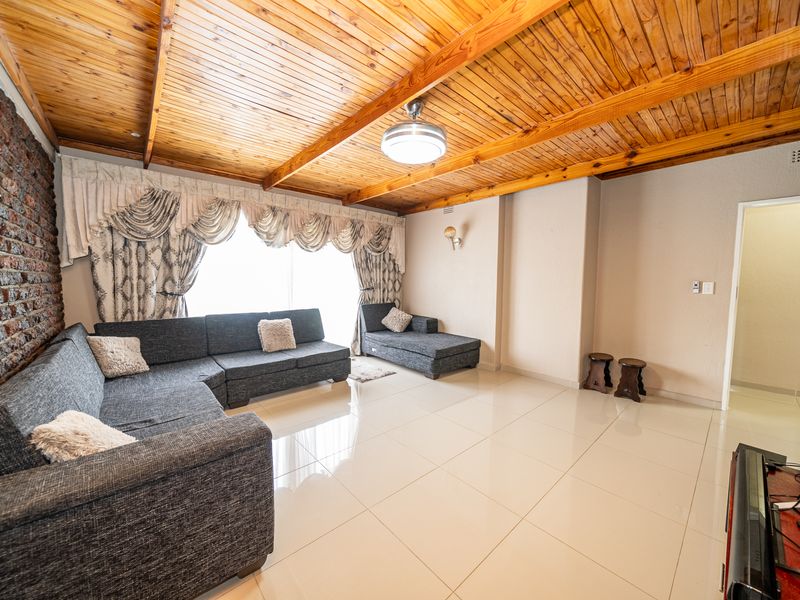 5 Bedroom home - Photo 6