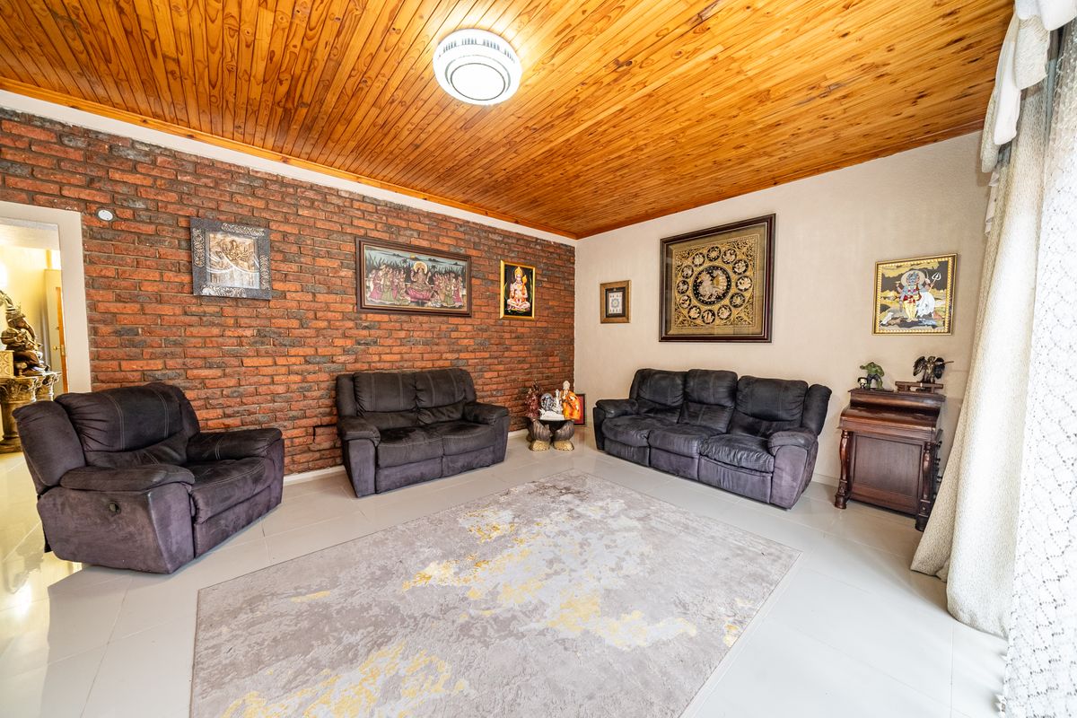 5 Bedroom home - Photo 5