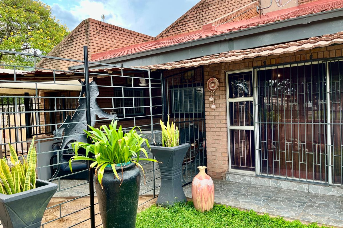 Tucked away right in the heart of Bela-Bela - Photo 5