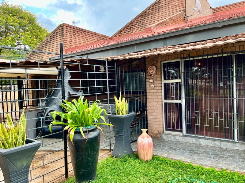 Tucked away right in the heart of Bela-Bela - Photo 5