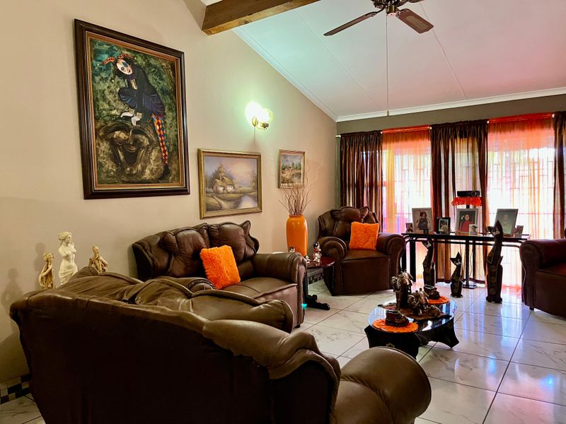 Tucked away right in the heart of Bela-Bela - Photo 7