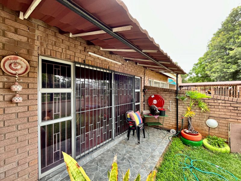 Tucked away right in the heart of Bela-Bela - Photo 6