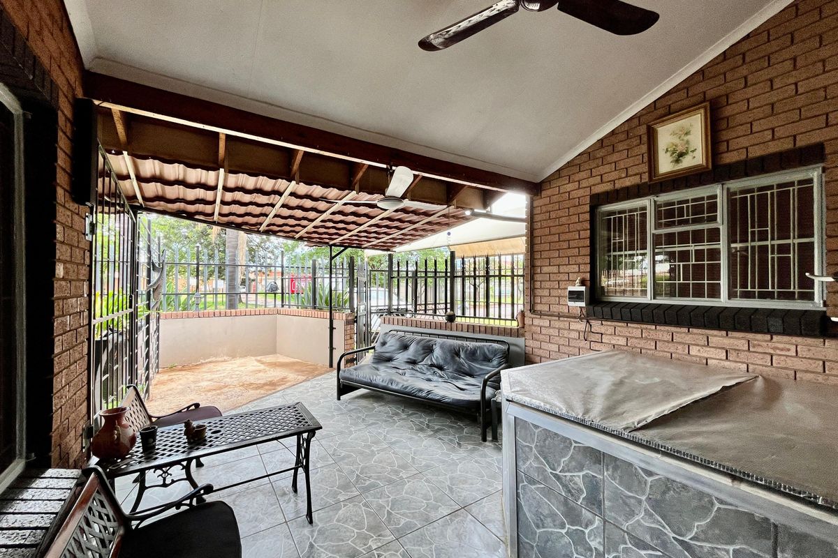 Tucked away right in the heart of Bela-Bela - Photo 4