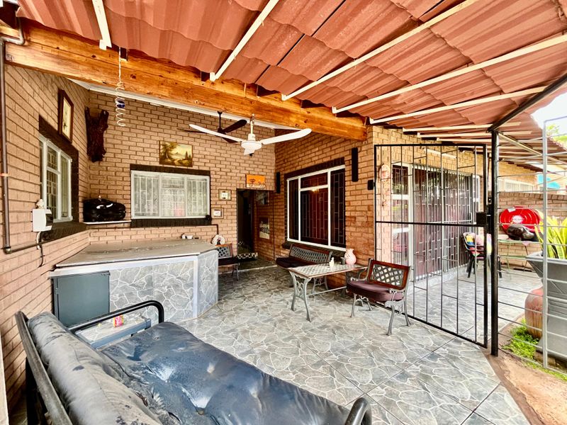 Tucked away right in the heart of Bela-Bela - Photo 3