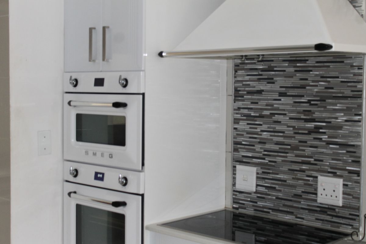 With loads of light and the beautiful view of the Magalies Mountain Range - Photo 3