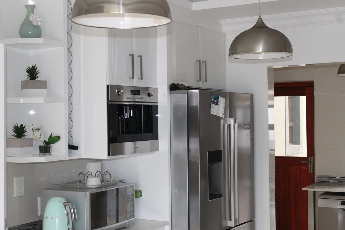 With loads of light and the beautiful view of the Magalies Mountain Range - Photo 4