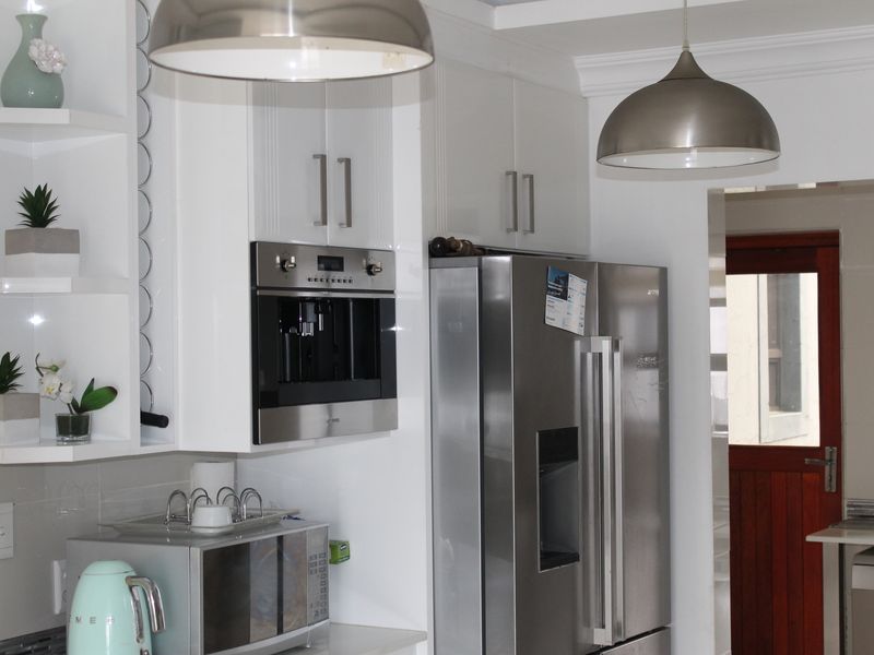 With loads of light and the beautiful view of the Magalies Mountain Range - Photo 4