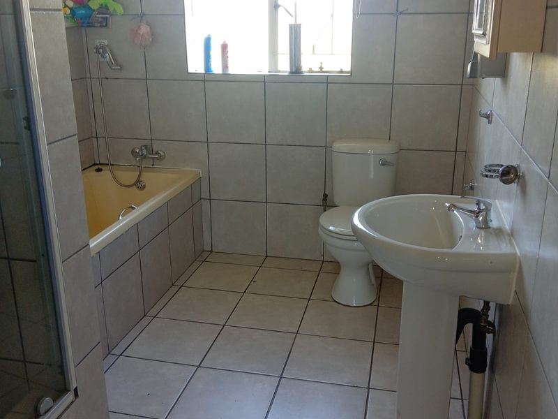 Property for Sale in De Deur, Vereeniging – Ideal Family Home with Income Potential! - Photo 6