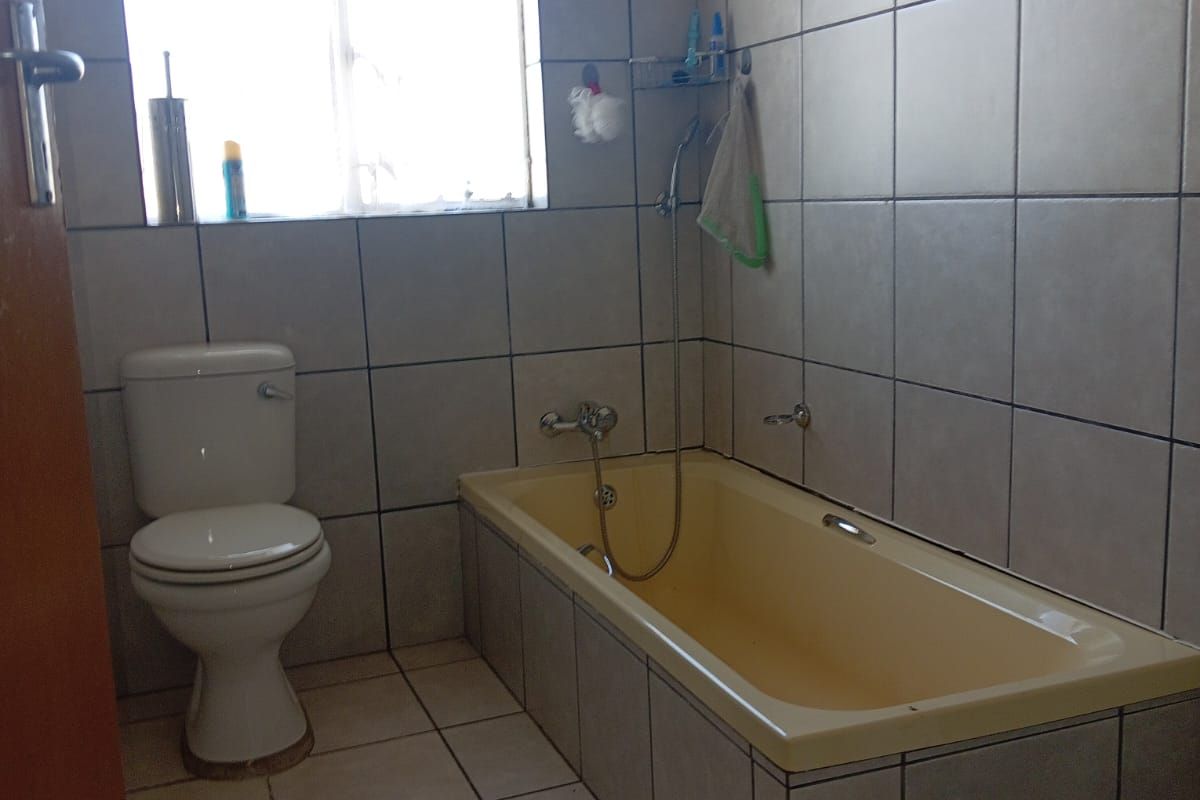 Property for Sale in De Deur, Vereeniging – Ideal Family Home with Income Potential! - Photo 4