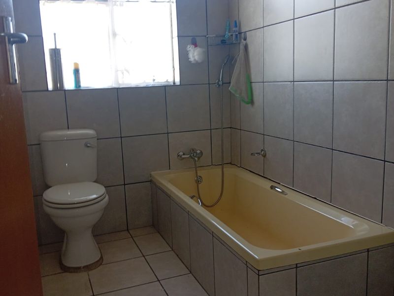 Property for Sale in De Deur, Vereeniging – Ideal Family Home with Income Potential! - Photo 4