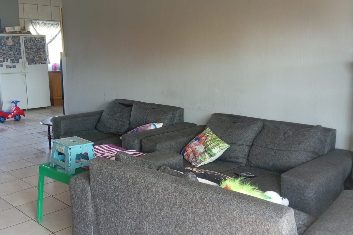 Property for Sale in De Deur, Vereeniging – Ideal Family Home with Income Potential! - Photo 5