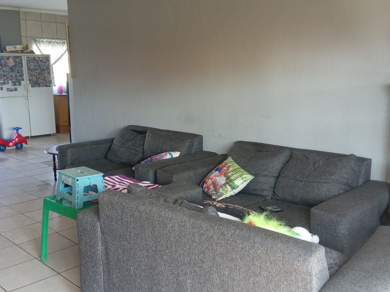 Property for Sale in De Deur, Vereeniging – Ideal Family Home with Income Potential! - Photo 5