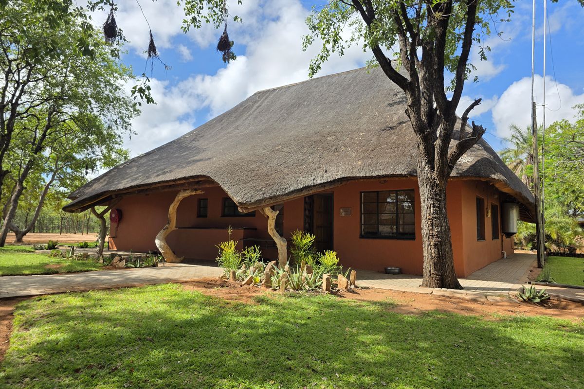 Mopanie Veld Game Farm – Exceptional Wildlife & Stunning Views - Photo 3