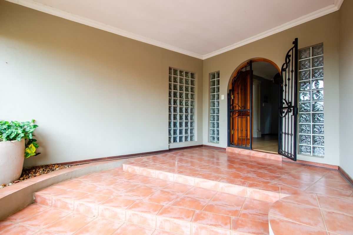 4 Bed Family Home Faerie Glen - Photo 4