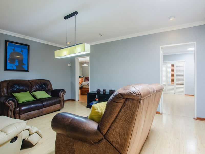 5 Bed Family Home Faerie Glen - Photo 8