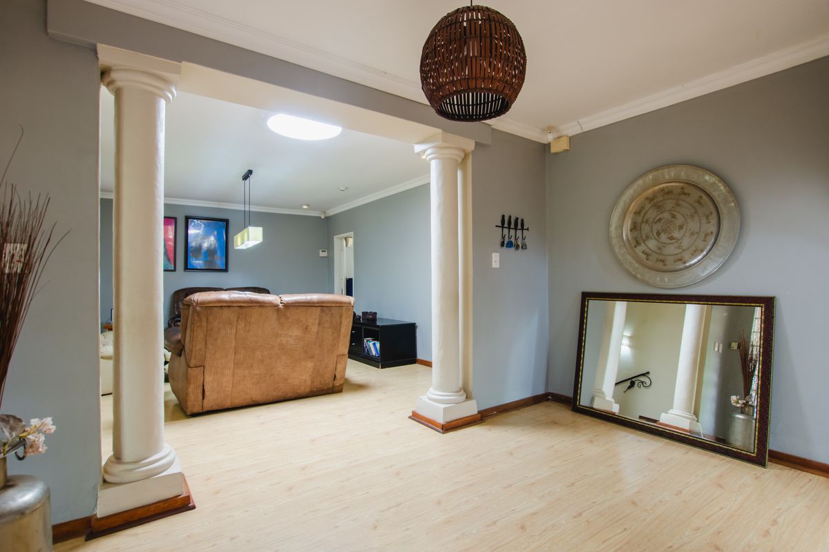 5 Bed Family Home Faerie Glen - Photo 4