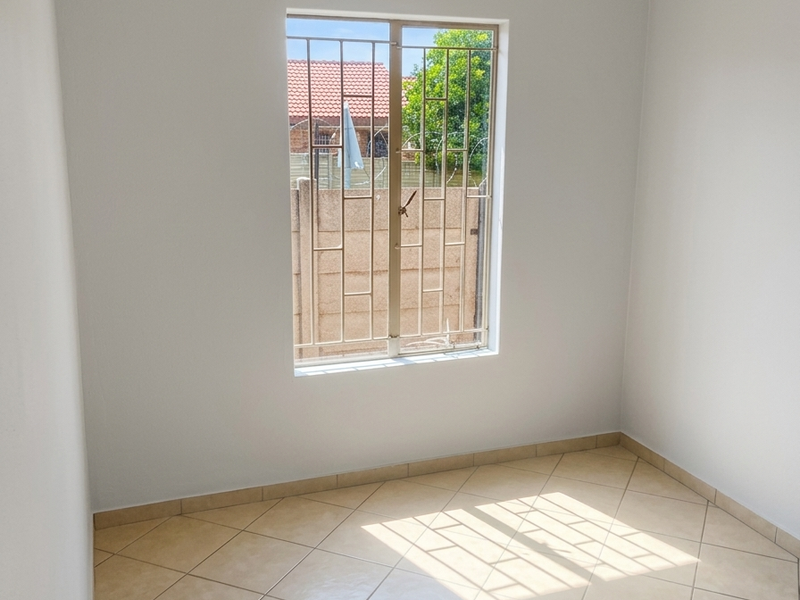 riced to Sell Fast – Secure 2 Bedroom Starter Home in Olievenhoutbos - Photo 7