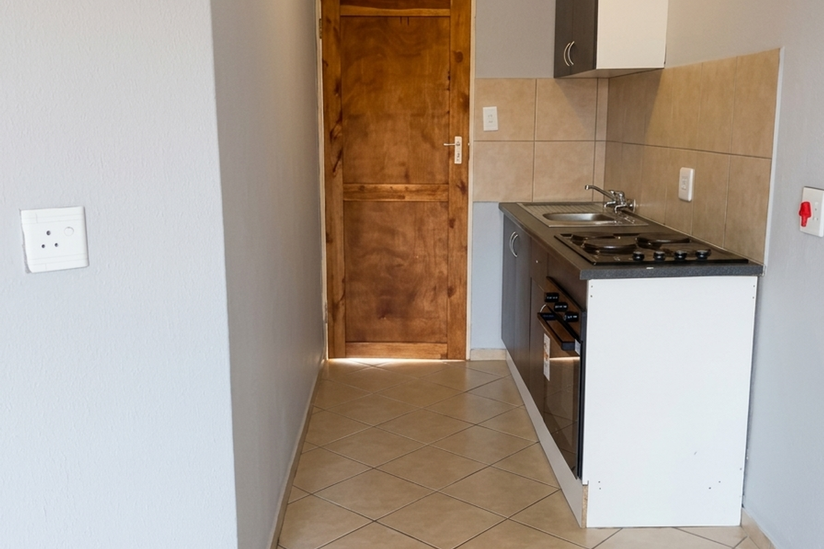 riced to Sell Fast – Secure 2 Bedroom Starter Home in Olievenhoutbos - Photo 4