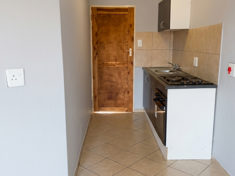 riced to Sell Fast – Secure 2 Bedroom Starter Home in Olievenhoutbos - Photo 4