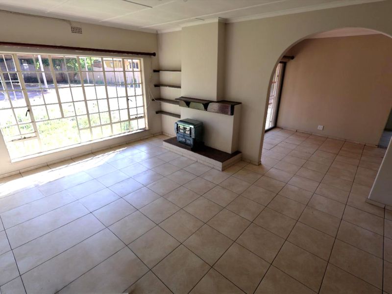 Spacious Family Home with Endless Potential in a Prime Location - Photo 3