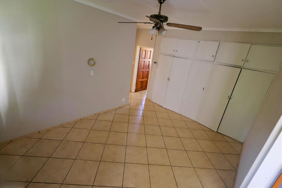 Spacious Family Home with Endless Potential in a Prime Location - Photo 4