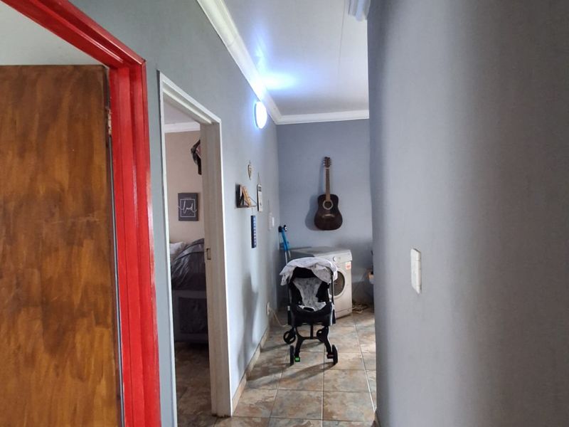 Charming 2-Bedroom Face Brick Family Home  Discover comfort and opportunity in this cozy, well-kept - Photo 2