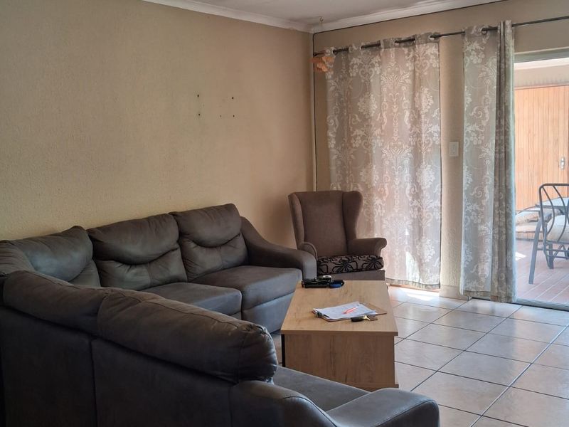 Luxurious 2 Bedroom Flat for Sale in Antiqua Bay Vaalpark. - Photo 10