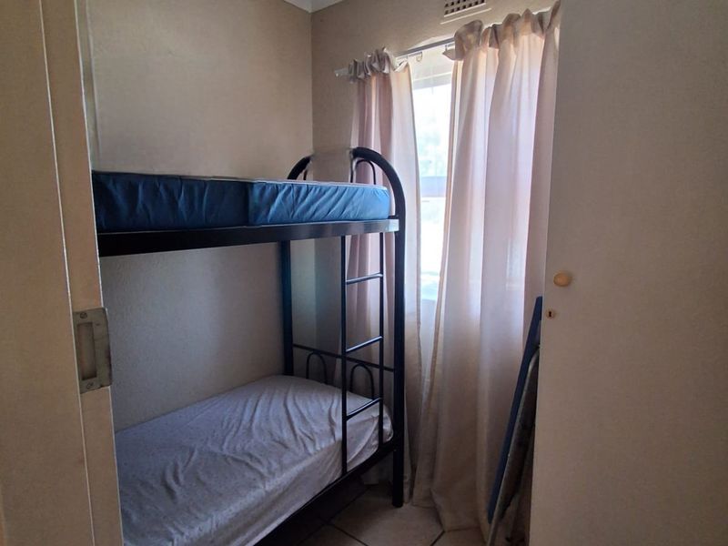 Luxurious 2 Bedroom Flat for Sale in Antiqua Bay Vaalpark. - Photo 8