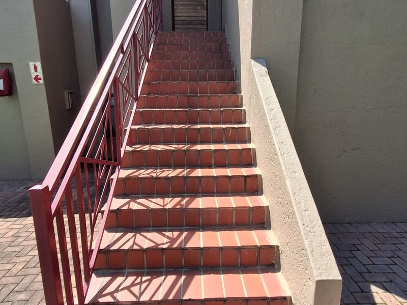 Luxurious 2 Bedroom Flat for Sale in Antiqua Bay Vaalpark. - Photo 7