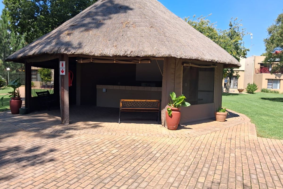 Luxurious 2 Bedroom Flat for Sale in Antiqua Bay Vaalpark. - Photo 3