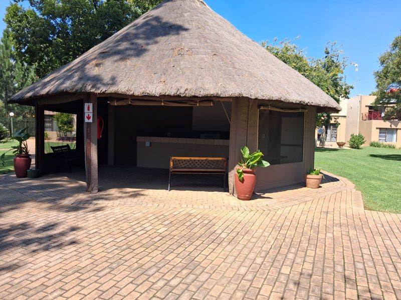 Luxurious 2 Bedroom Flat for Sale in Antiqua Bay Vaalpark. - Photo 3