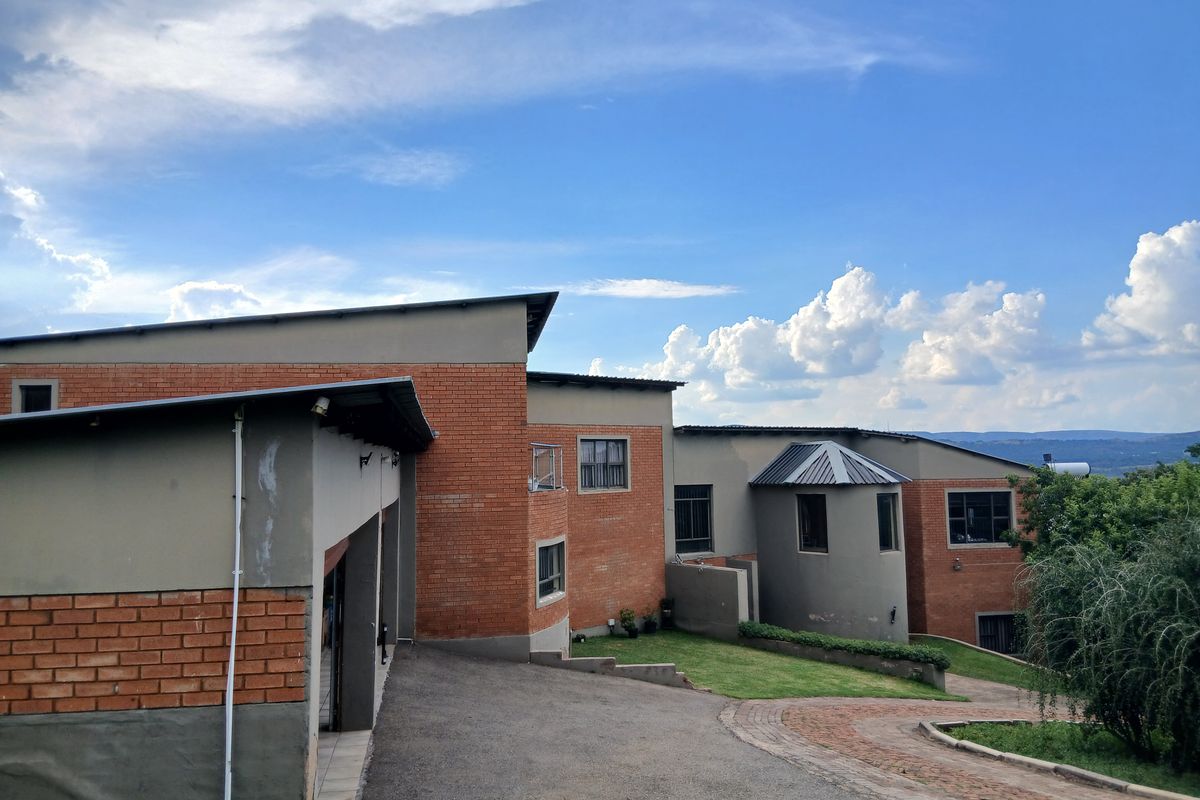 A Rare 1-Hectare Luxury Estate Offering Scale, Security & Sophisticated Living - Photo 2