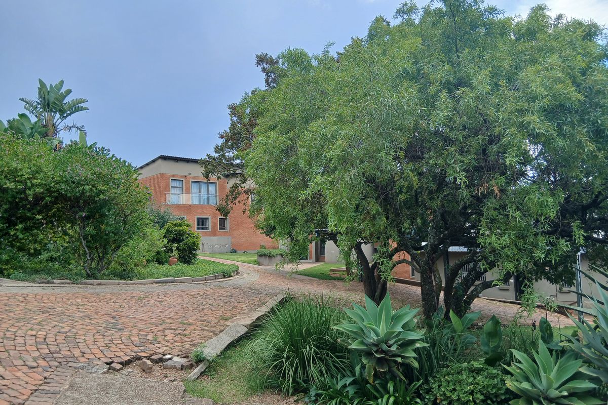 A Rare 1-Hectare Luxury Estate Offering Scale, Security & Sophisticated Living - Photo 3