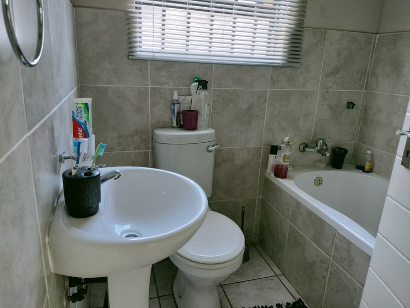 A home fit for family setting - Photo 10