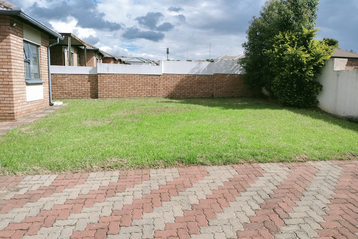 A home fit for family setting - Photo 2